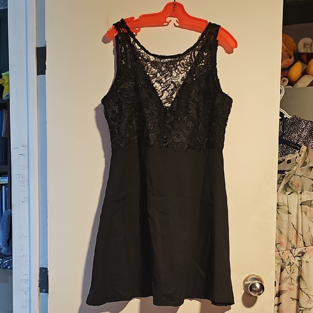 Chic Black Lace Mini Dress